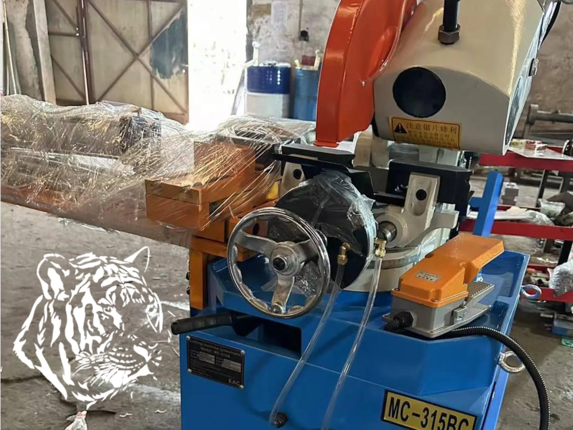 Труборезный станок с пневматической подачей  MC-315C